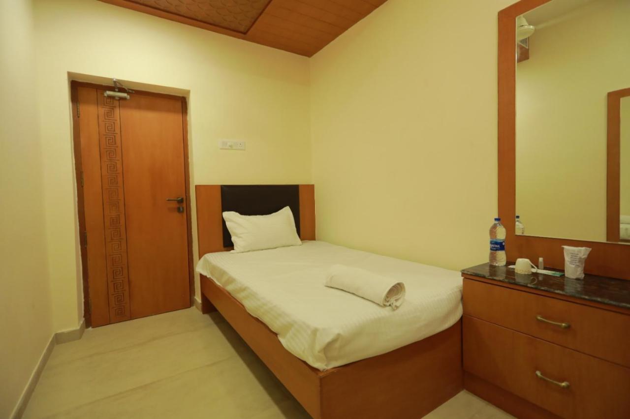 Hotel Ashok Palace Karur  Экстерьер фото